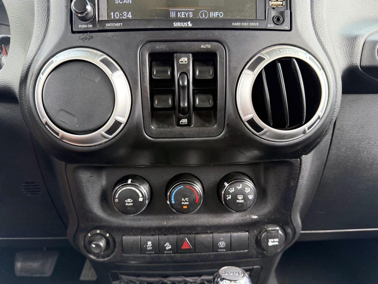 Jeep Wrangler Unlimited 4WD 4dr Sahara 2013
