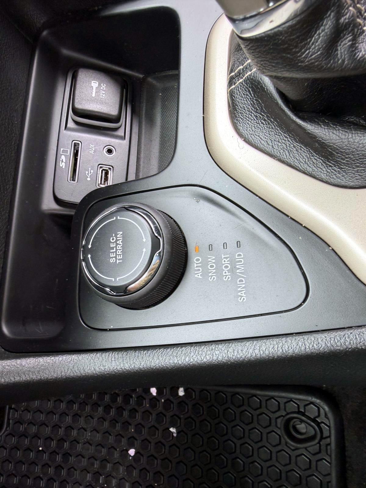 Jeep Cherokee 4WD 4dr Latitude 2015