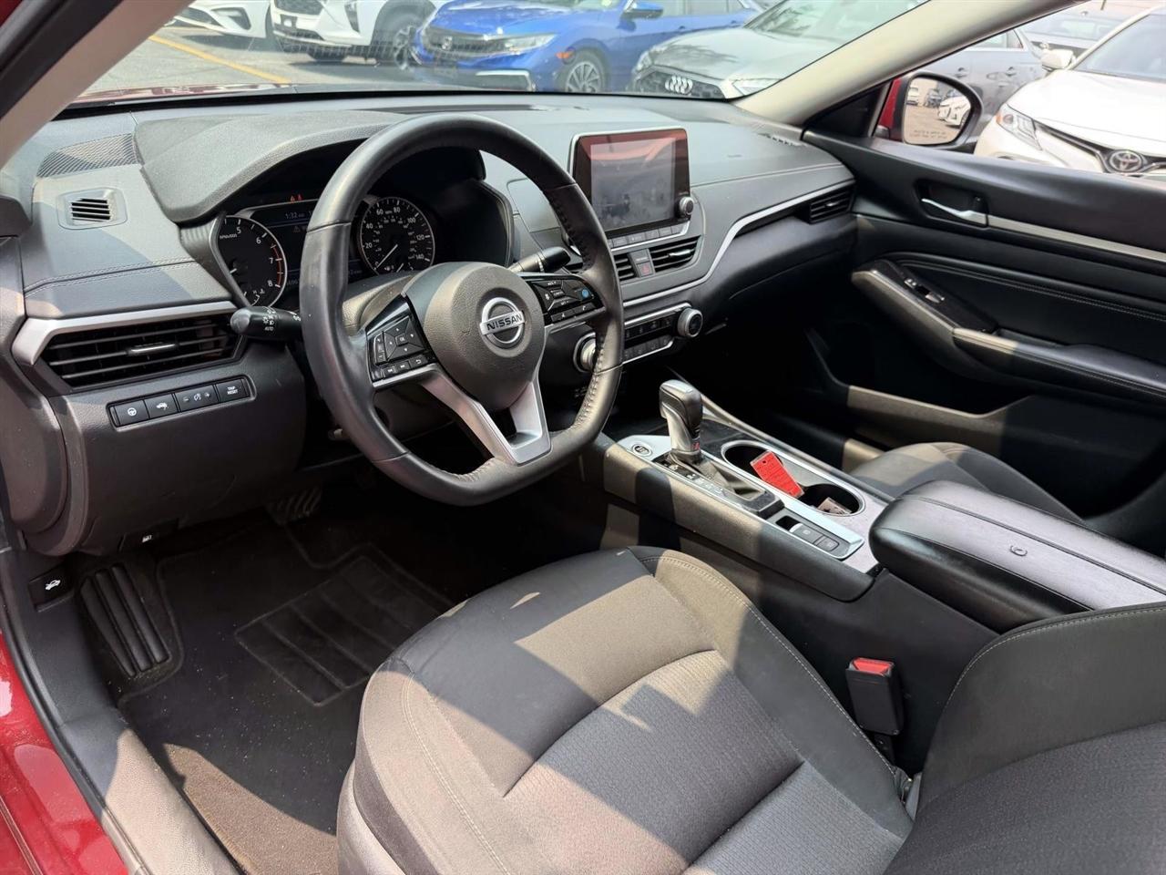 Nissan Altima 2.5 SV Sedan 2021