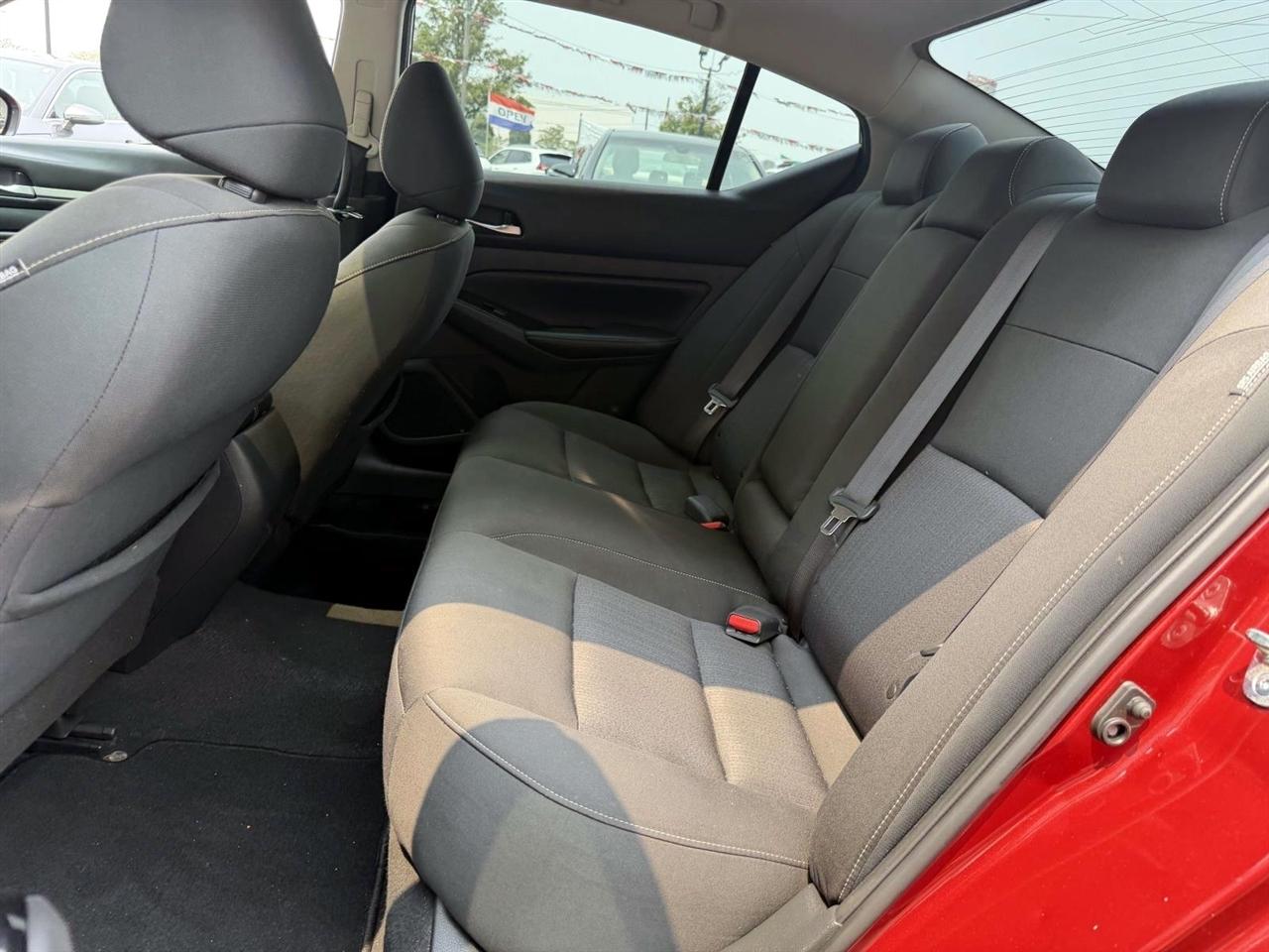 Nissan Altima 2.5 SV Sedan 2021