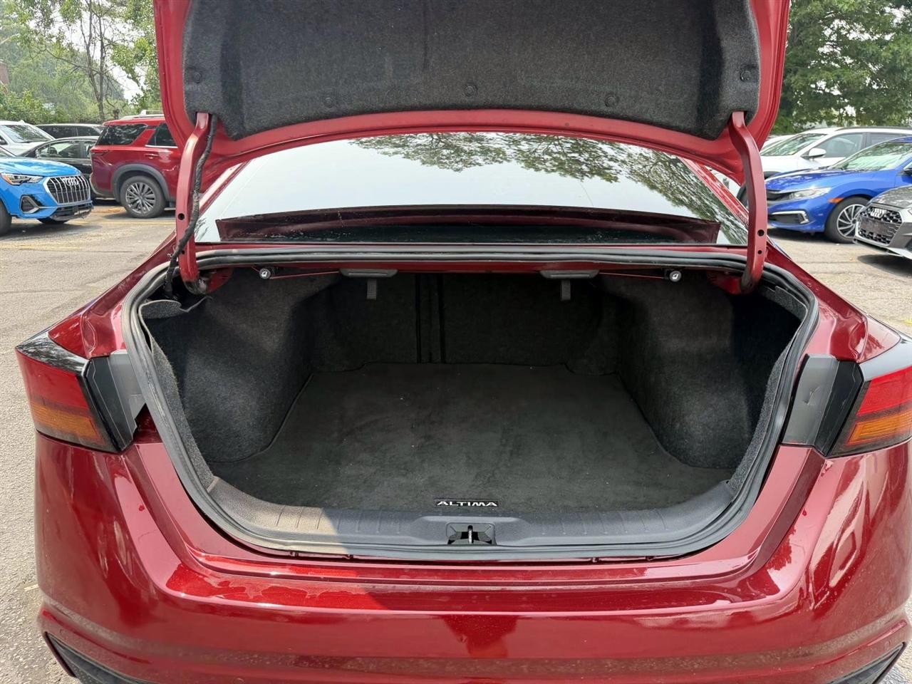 Nissan Altima 2.5 SV Sedan 2021
