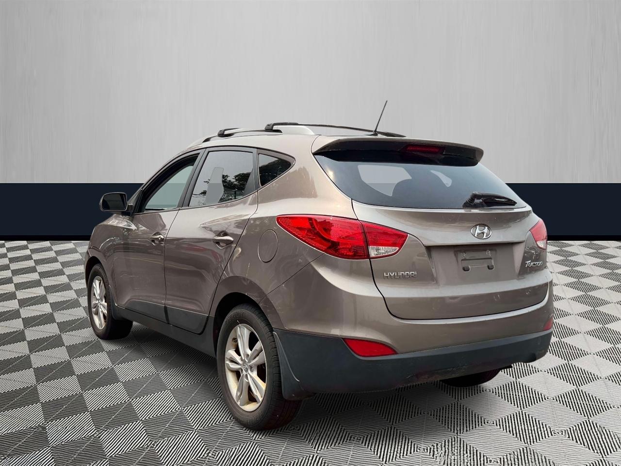 Hyundai Tucson FWD 4dr Auto GLS PZEV 2012