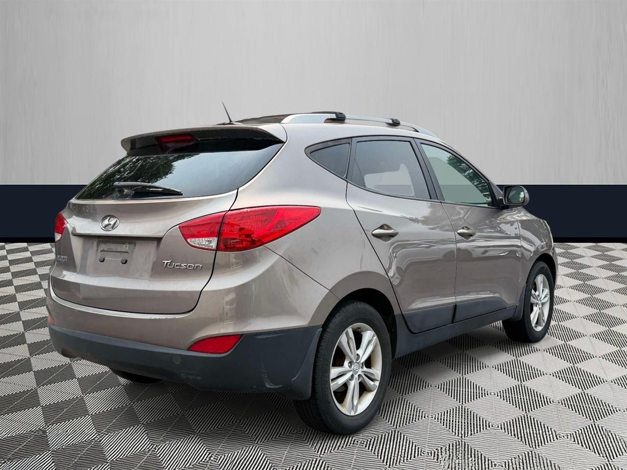 Hyundai Tucson FWD 4dr Auto GLS PZEV 2012