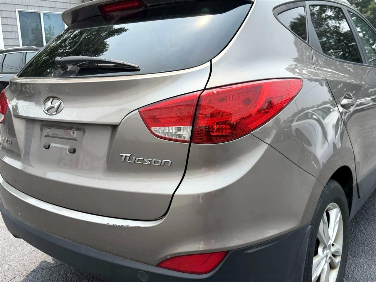 Hyundai Tucson FWD 4dr Auto GLS PZEV 2012