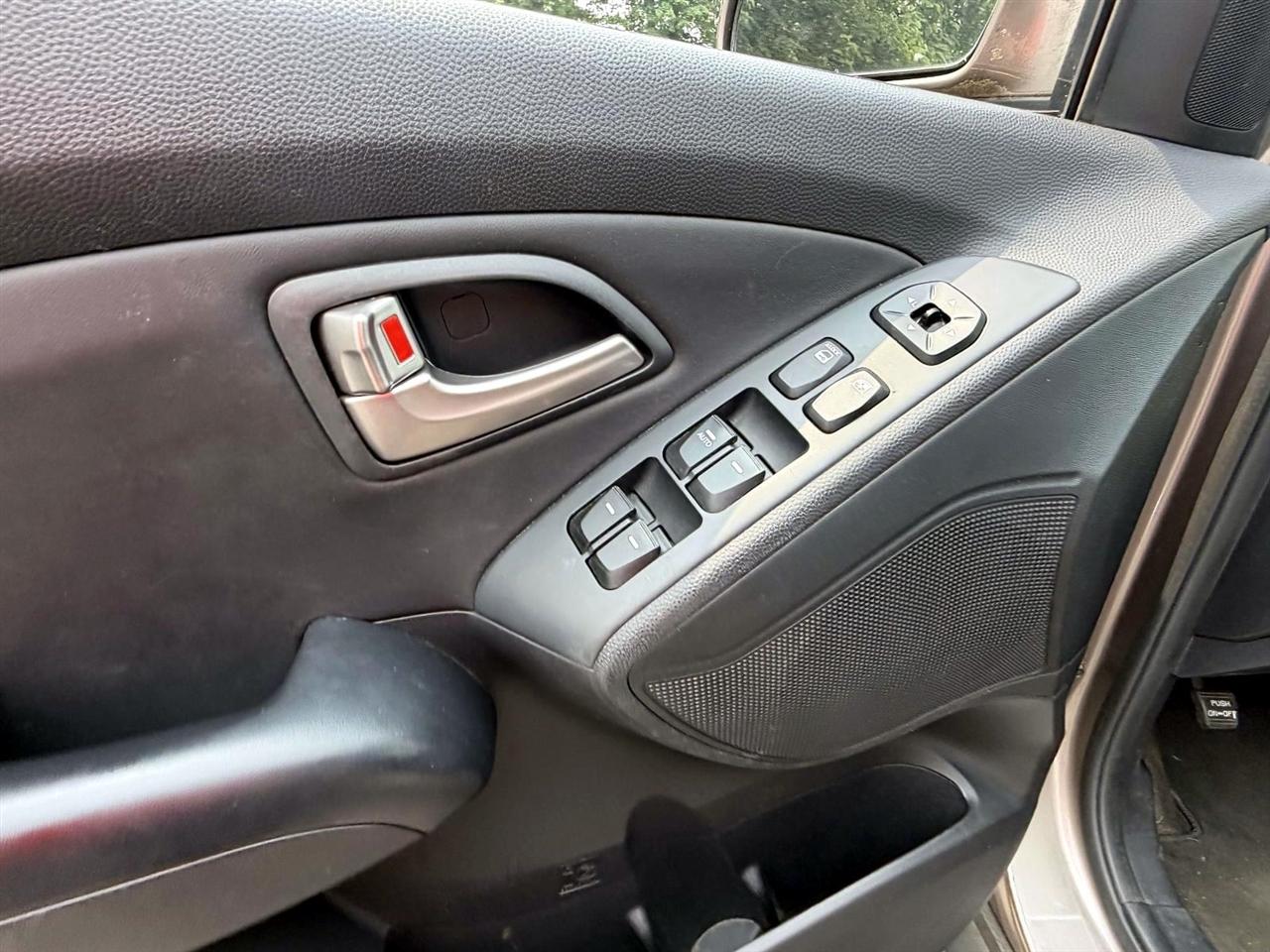 Hyundai Tucson FWD 4dr Auto GLS PZEV 2012