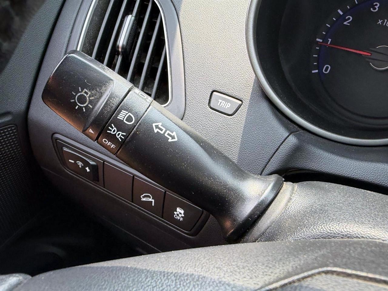 Hyundai Tucson FWD 4dr Auto GLS PZEV 2012