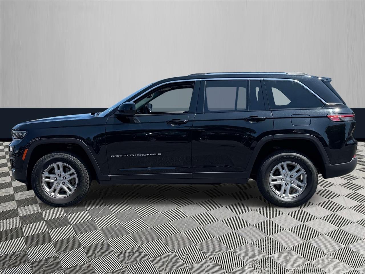 Jeep Grand Cherokee Laredo 4x4 2023