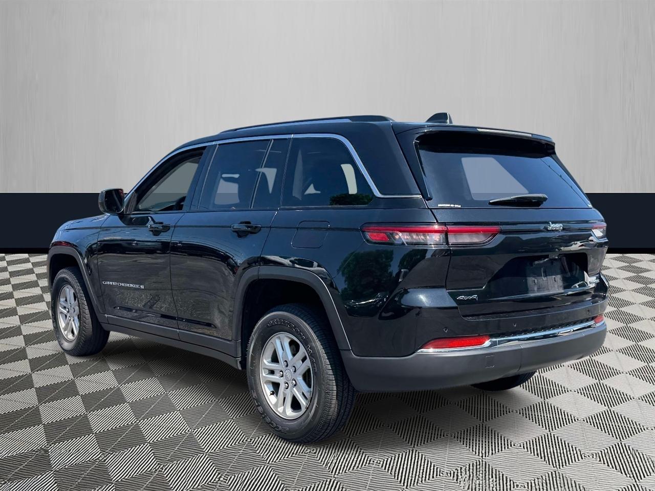 Jeep Grand Cherokee Laredo 4x4 2023