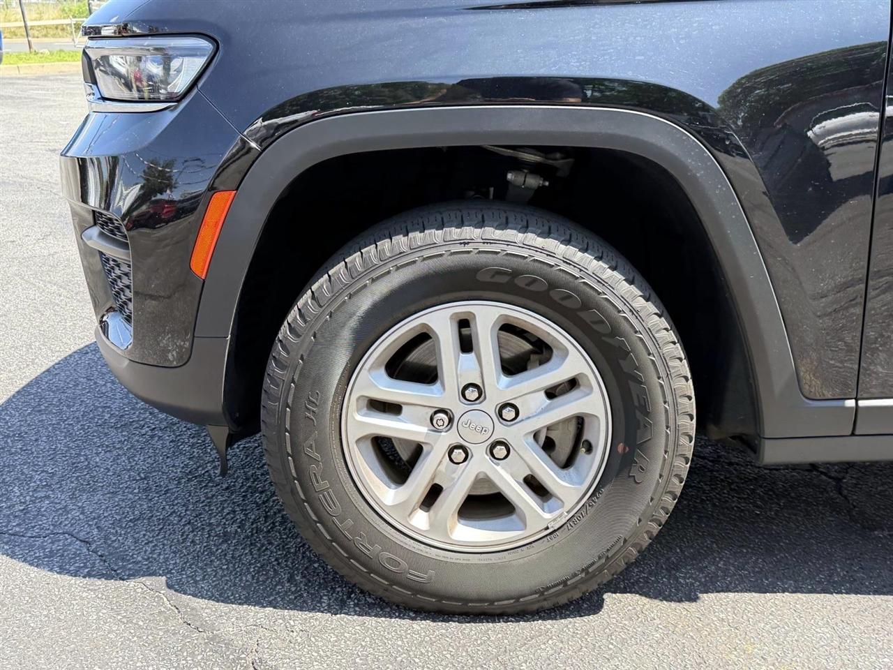 Jeep Grand Cherokee Laredo 4x4 2023