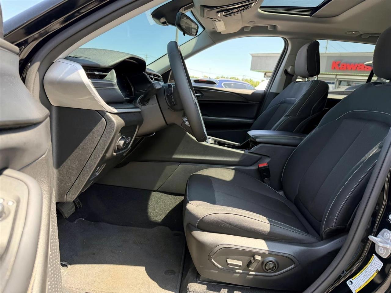 Jeep Grand Cherokee Laredo 4x4 2023