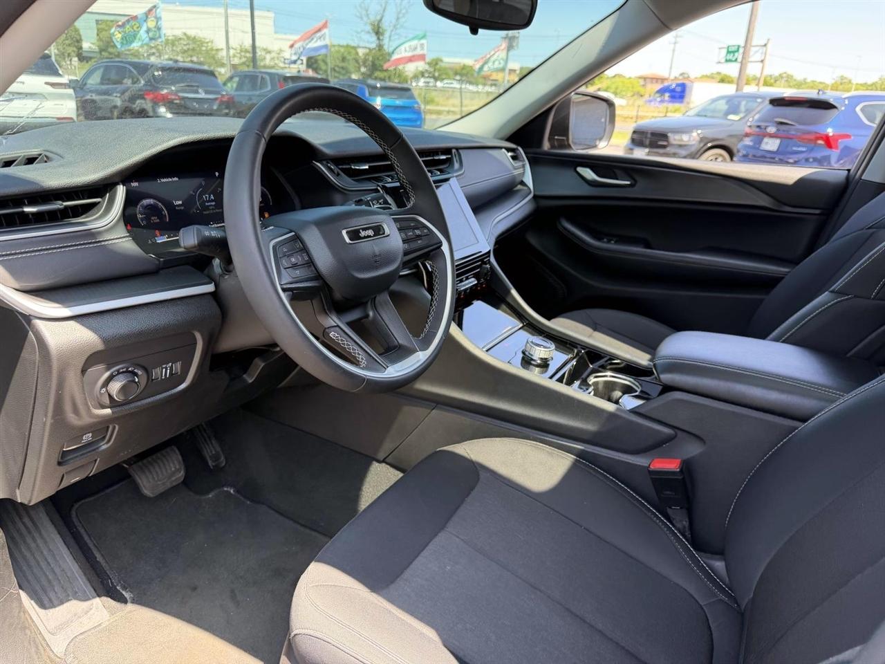 Jeep Grand Cherokee Laredo 4x4 2023