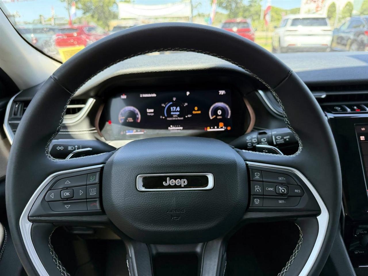 Jeep Grand Cherokee Laredo 4x4 2023