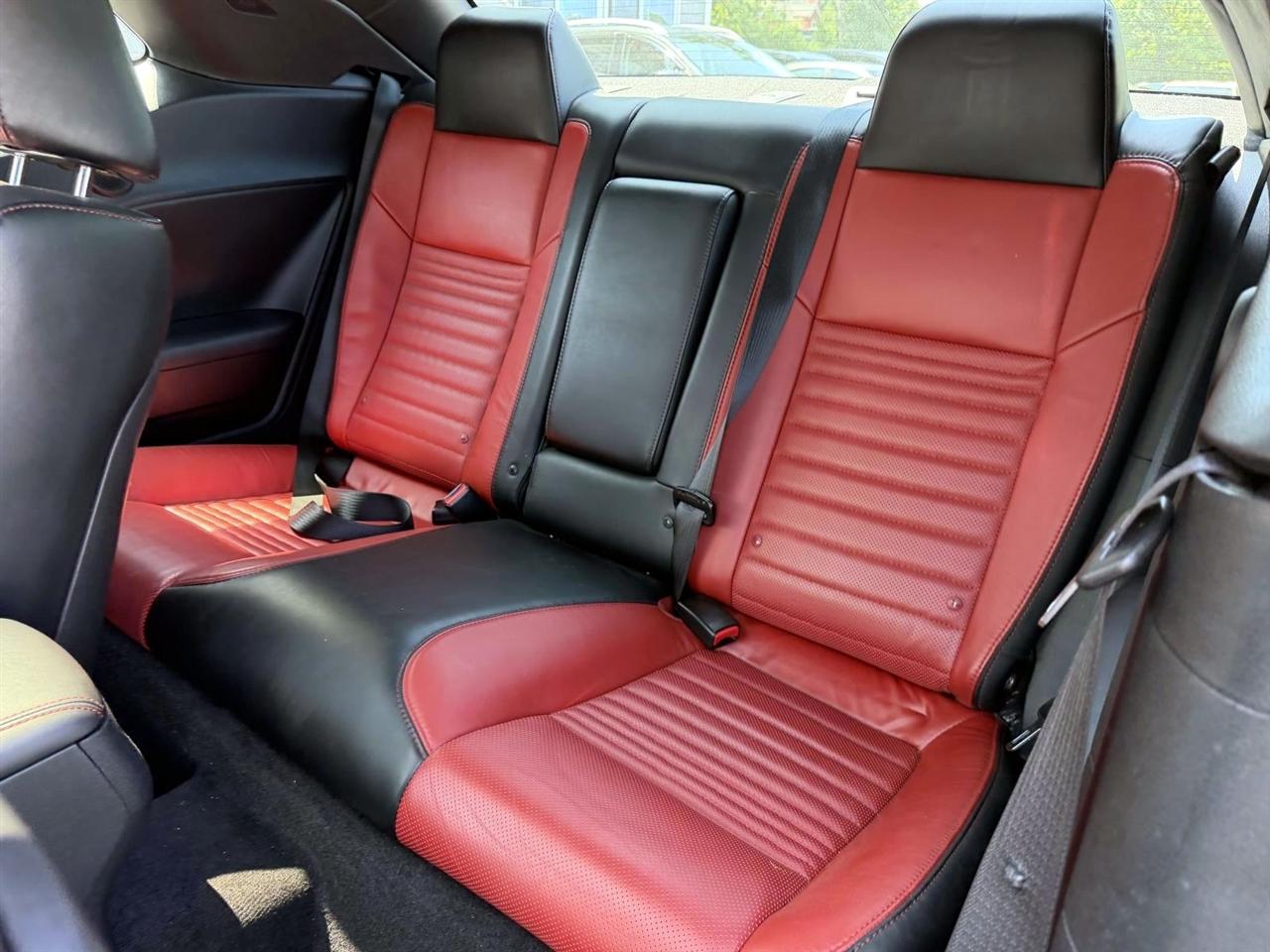 Dodge Challenger 2dr Cpe R/T Plus Shaker 2015