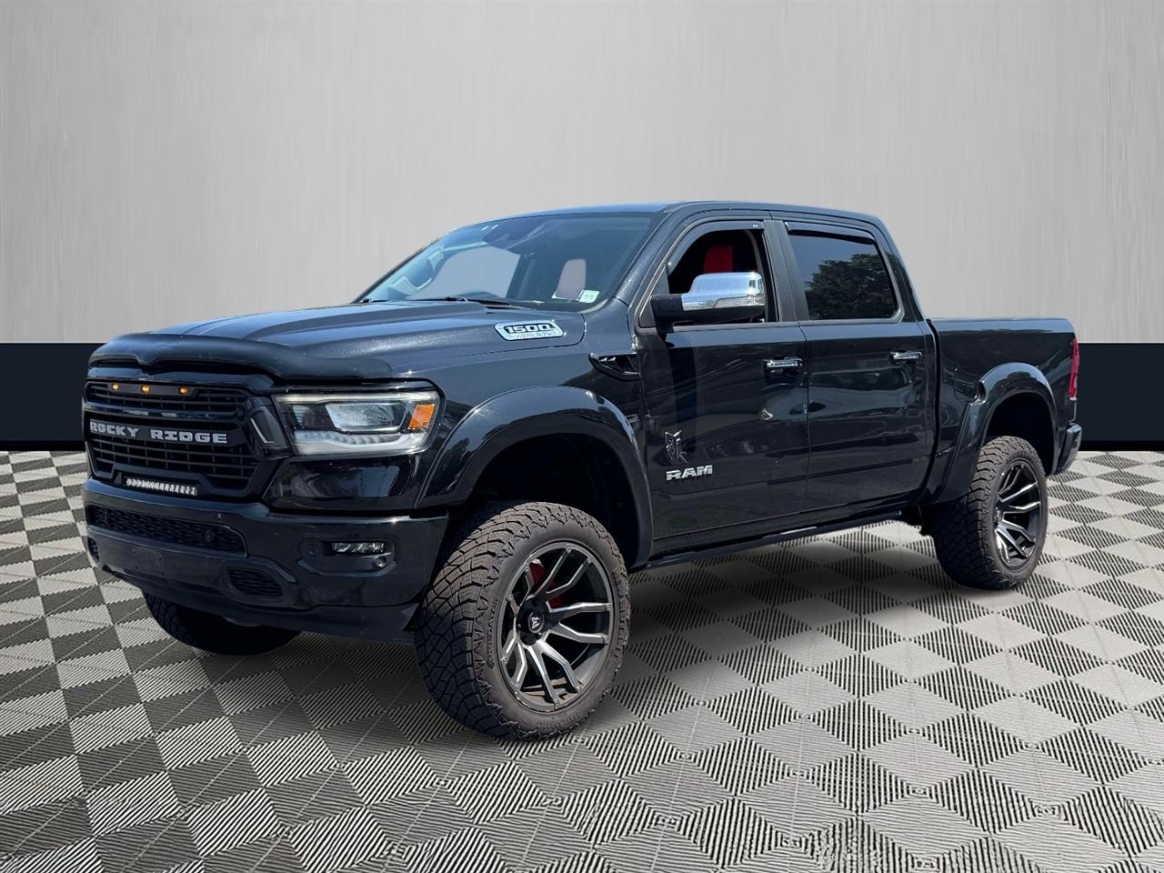 RAM 1500 Laramie 4x4 Crew Cab 5'7" Box 2022