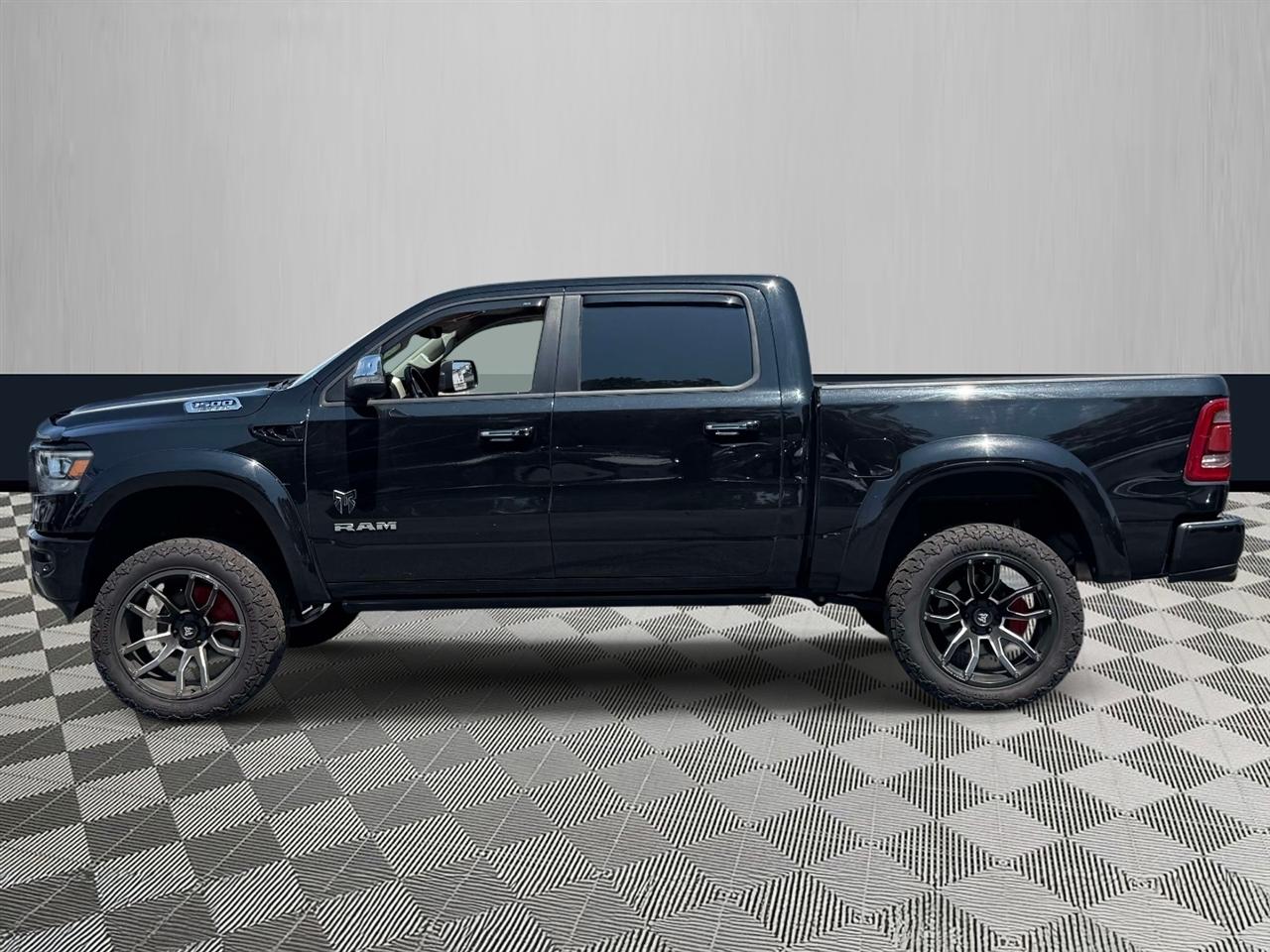 RAM 1500 Laramie 4x4 Crew Cab 5'7" Box 2022