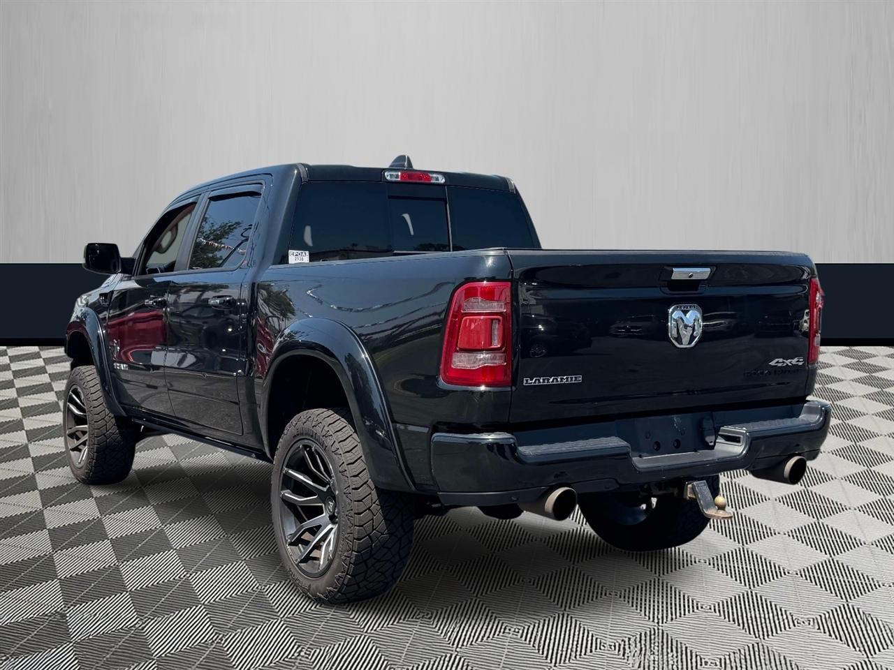 RAM 1500 Laramie 4x4 Crew Cab 5'7" Box 2022
