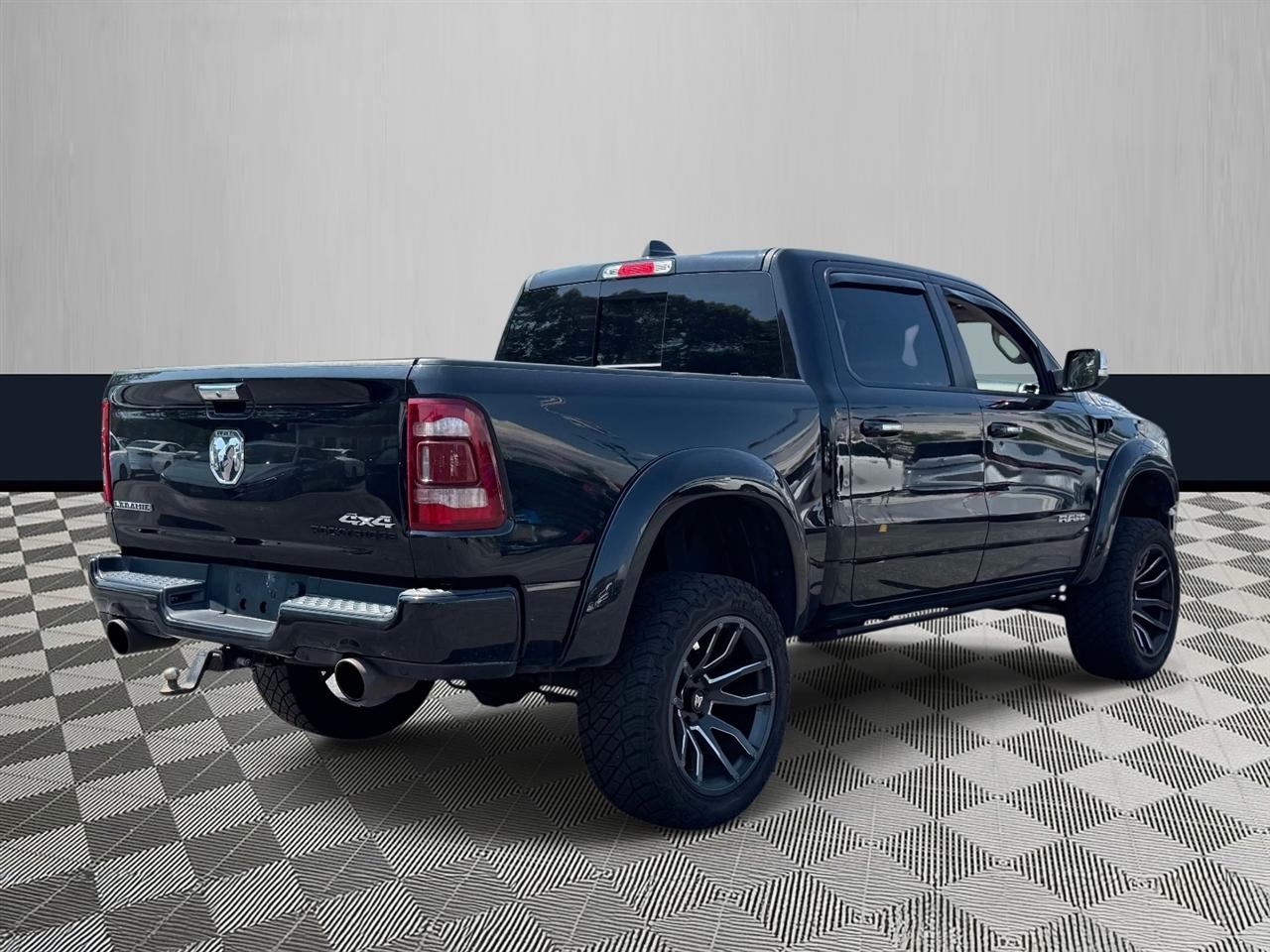 RAM 1500 Laramie 4x4 Crew Cab 5'7" Box 2022