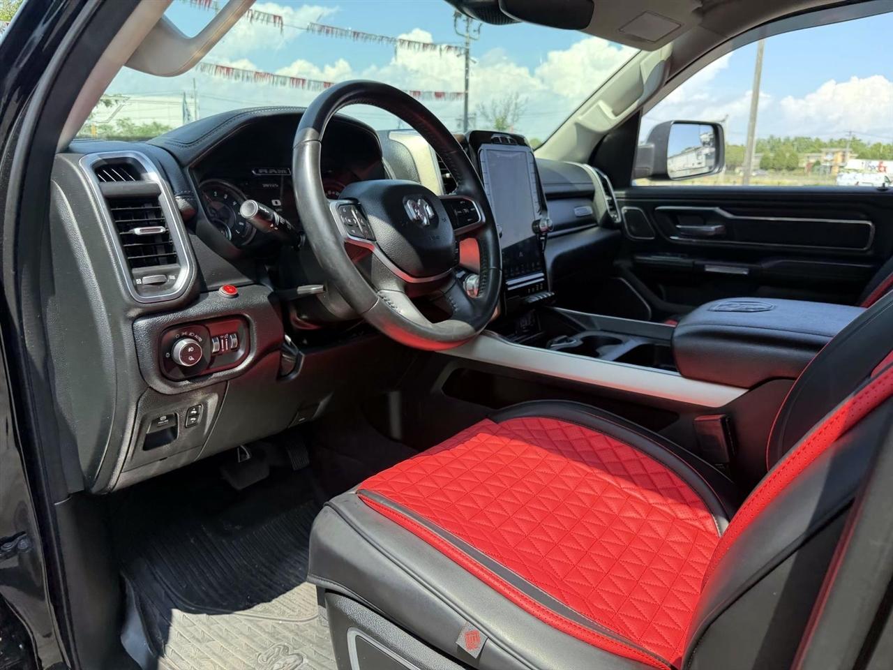 RAM 1500 Laramie 4x4 Crew Cab 5'7" Box 2022