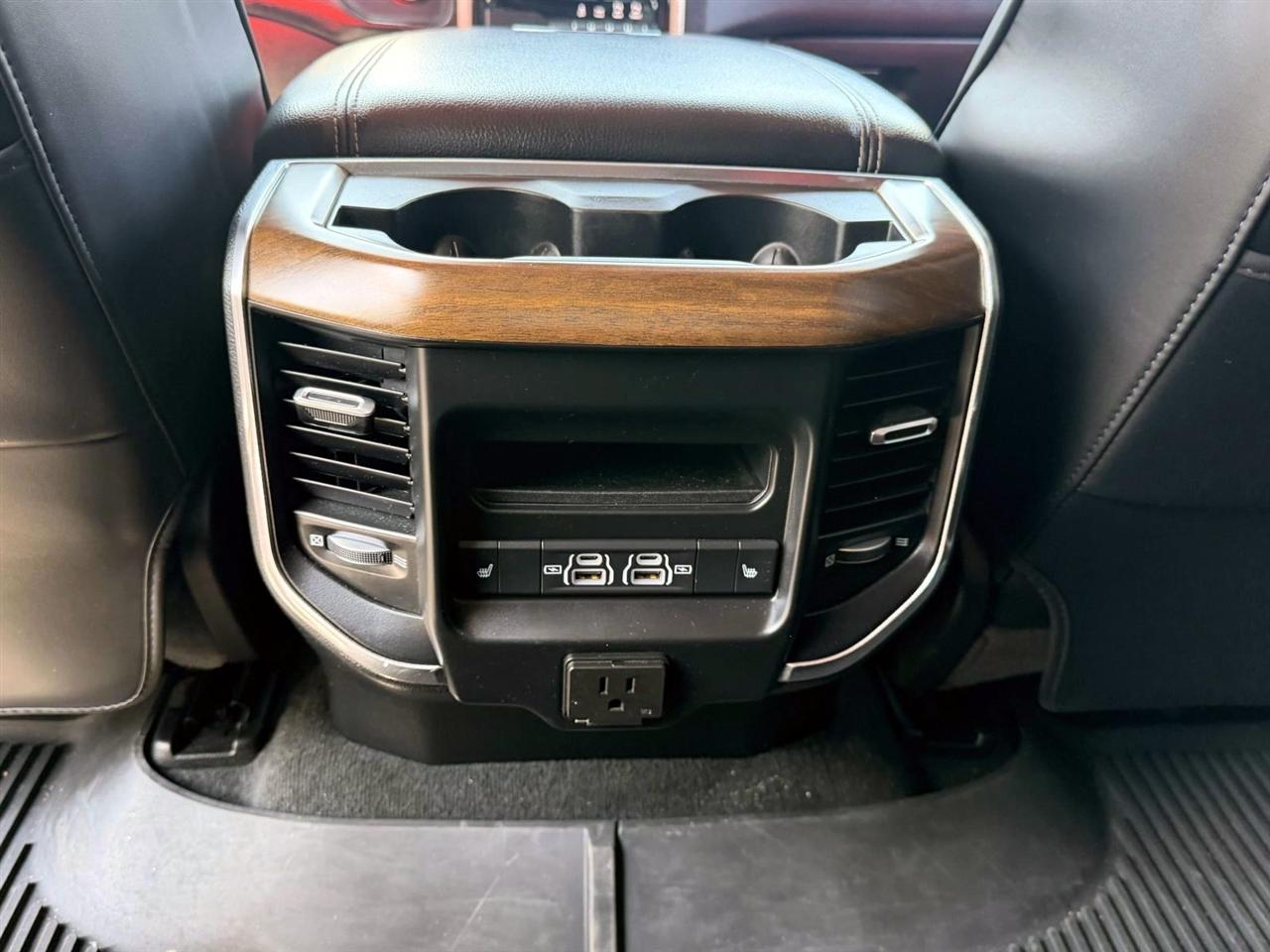 RAM 1500 Laramie 4x4 Crew Cab 5'7" Box 2022