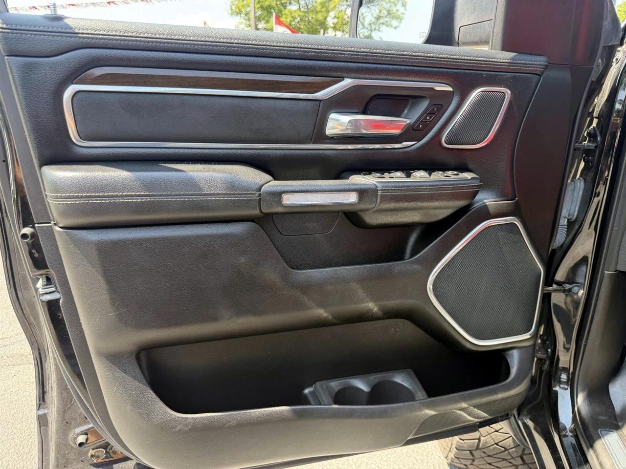 RAM 1500 Laramie 4x4 Crew Cab 5'7" Box 2022