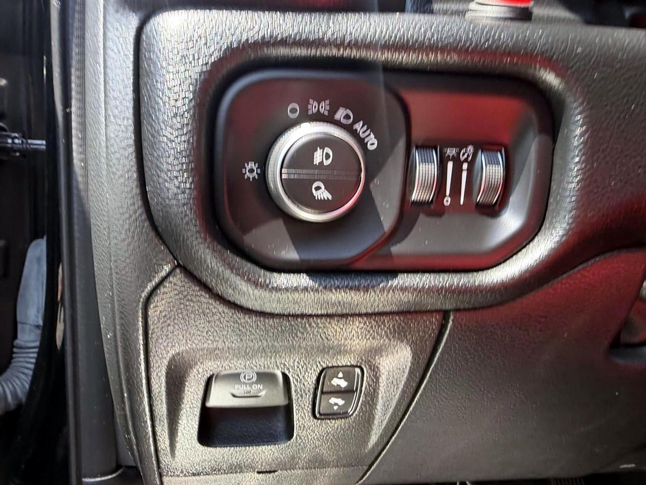 RAM 1500 Laramie 4x4 Crew Cab 5'7" Box 2022