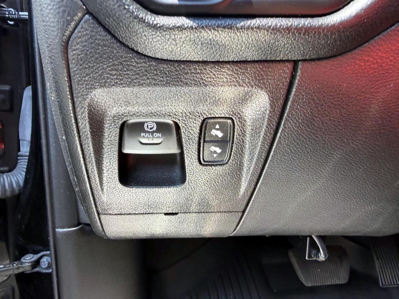 RAM 1500 Laramie 4x4 Crew Cab 5'7" Box 2022