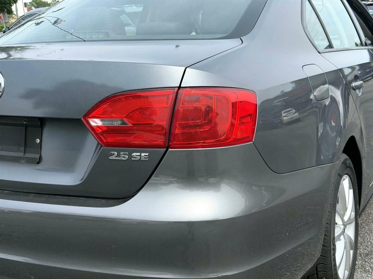 Volkswagen Jetta Sedan 4dr Auto SE PZEV 2011