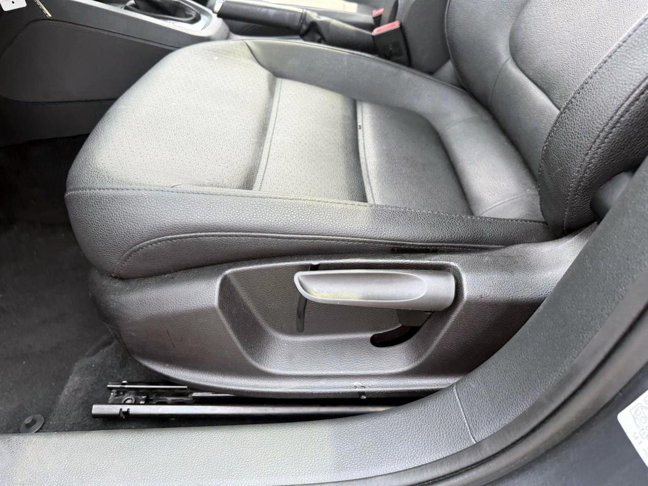 Volkswagen Jetta Sedan 4dr Auto SE PZEV 2011