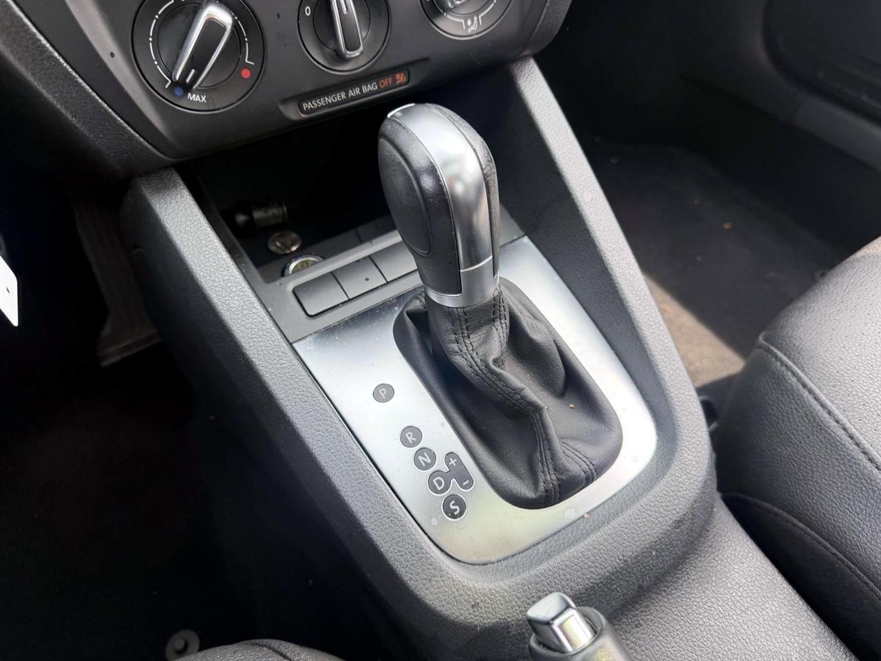 Volkswagen Jetta Sedan 4dr Auto SE PZEV 2011