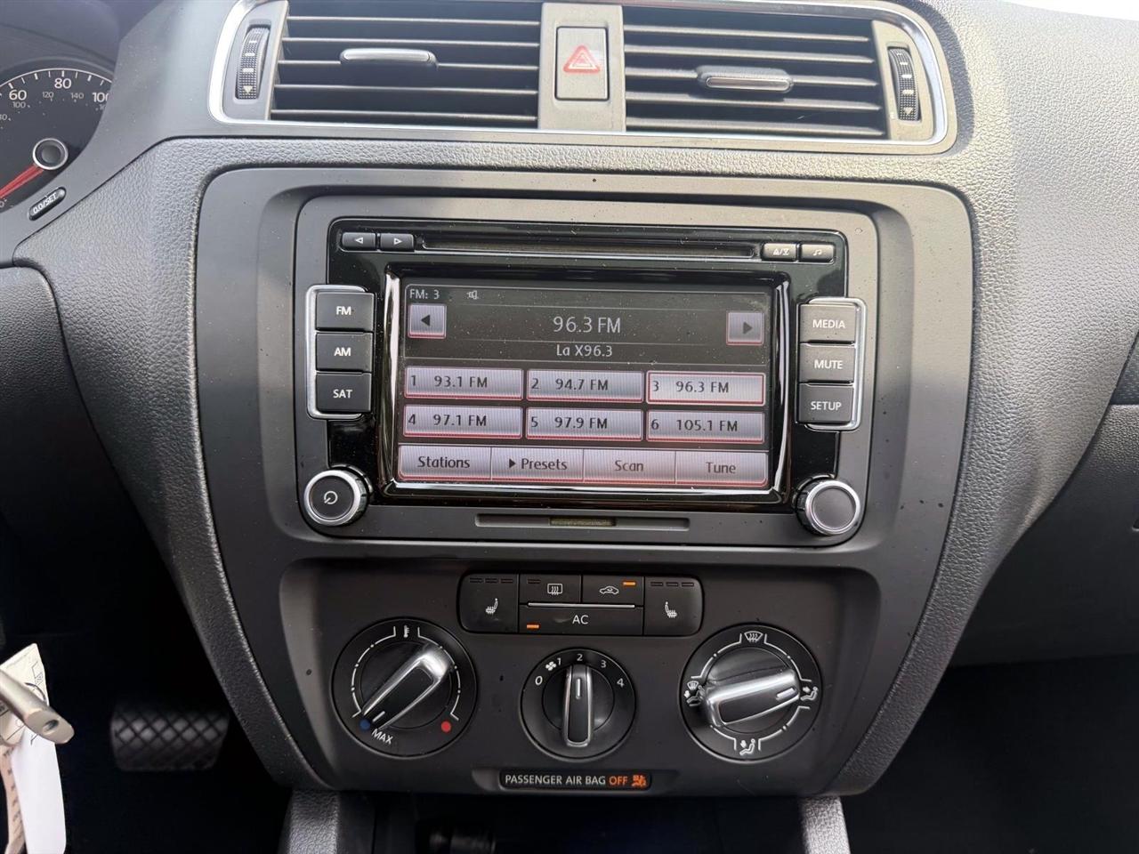 Volkswagen Jetta Sedan 4dr Auto SE PZEV 2011