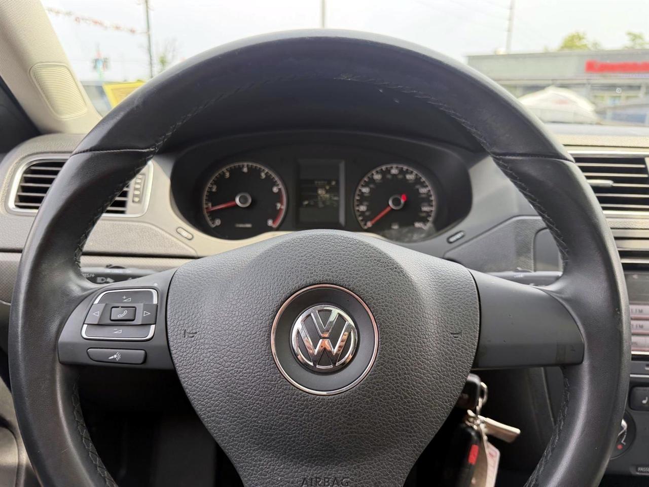 Volkswagen Jetta Sedan 4dr Auto SE PZEV 2011