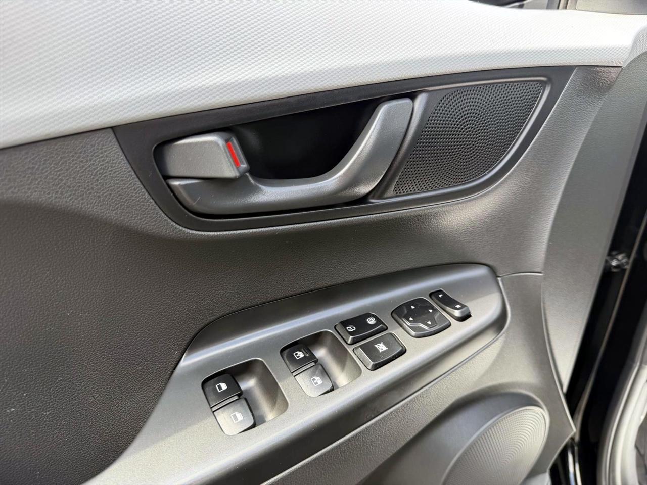 Hyundai Kona SEL Auto FWD 2021