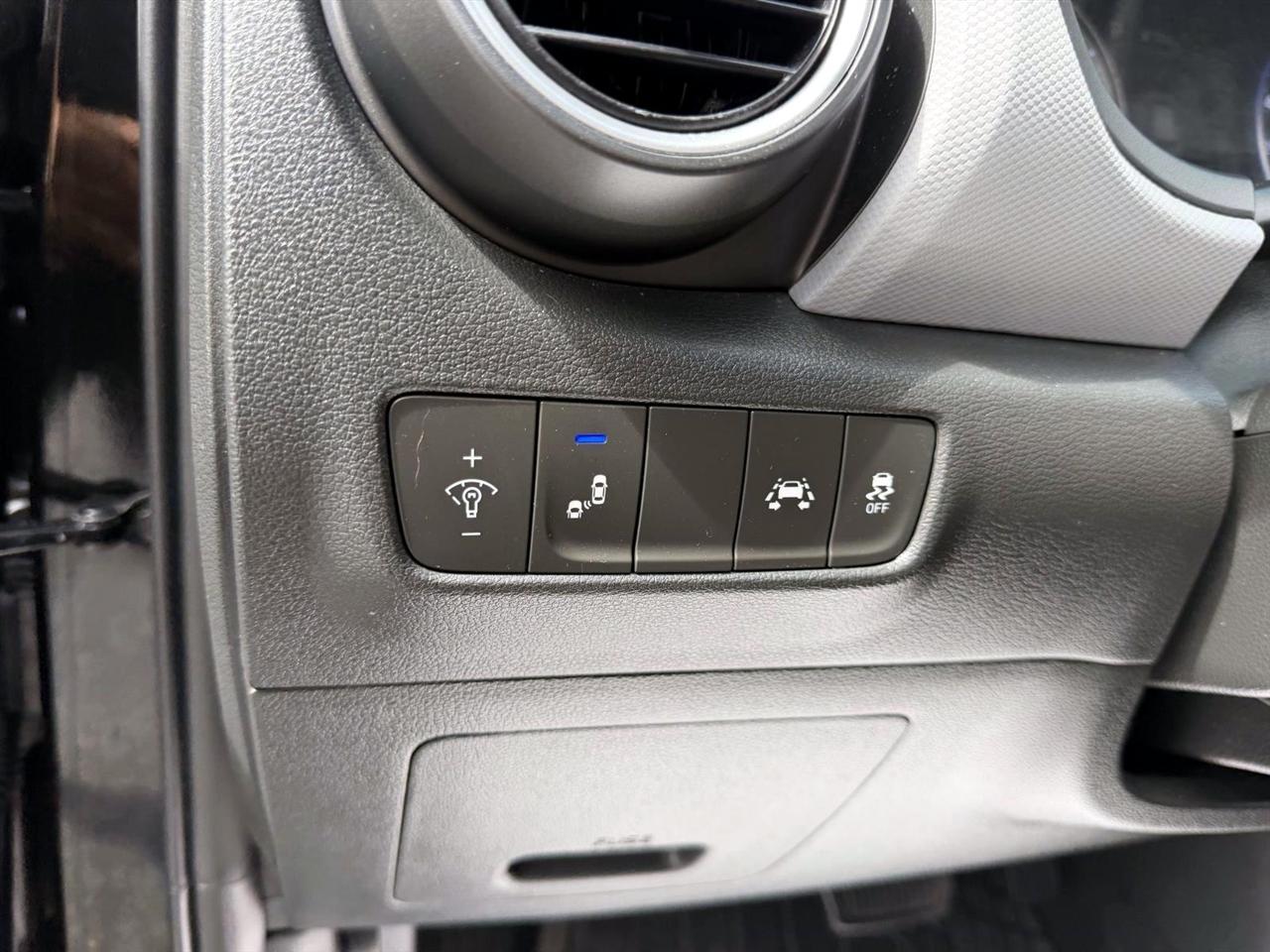 Hyundai Kona SEL Auto FWD 2021