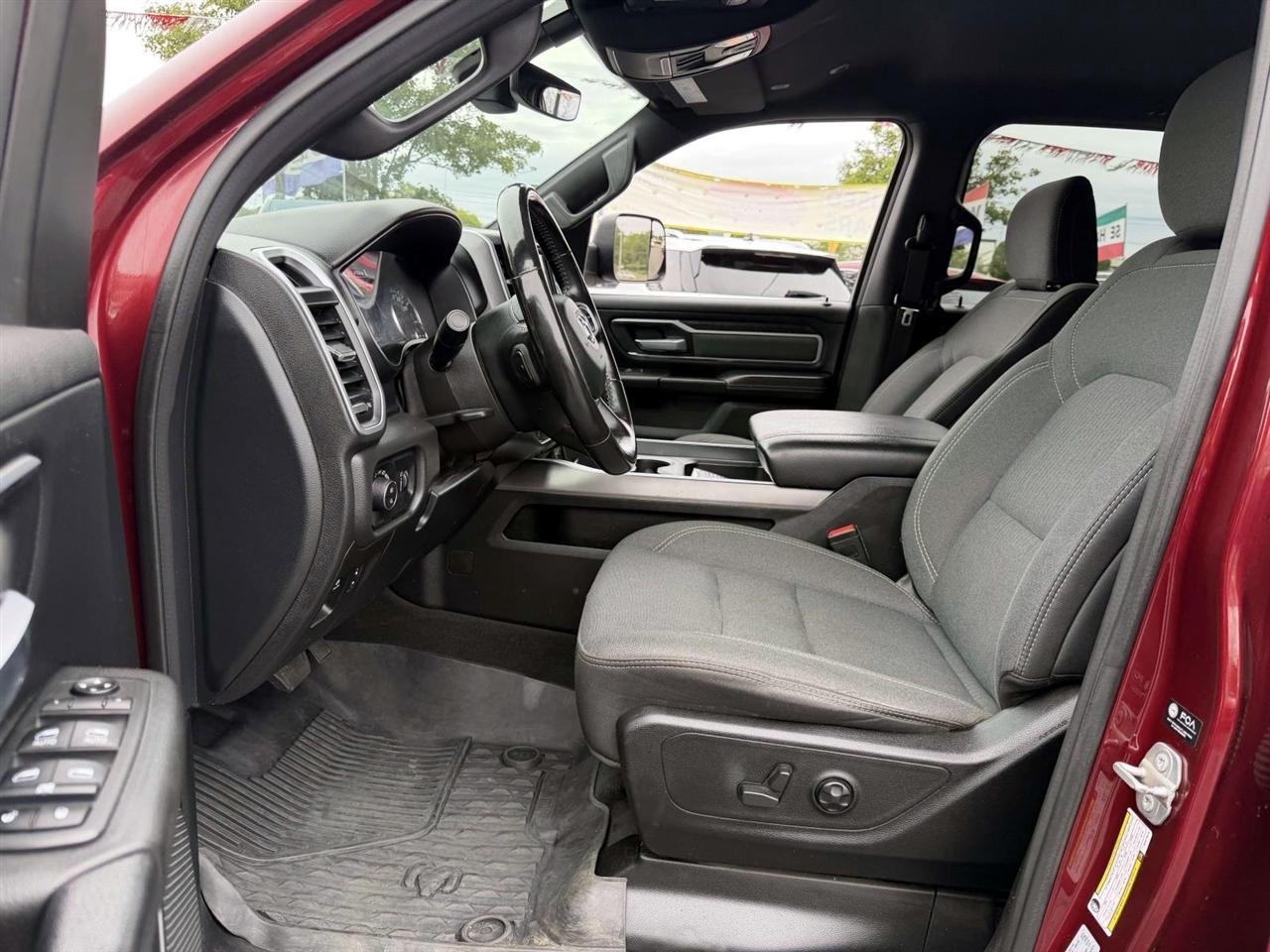 RAM 1500 Big Horn 4x4 Crew Cab 5'7" Box 2021
