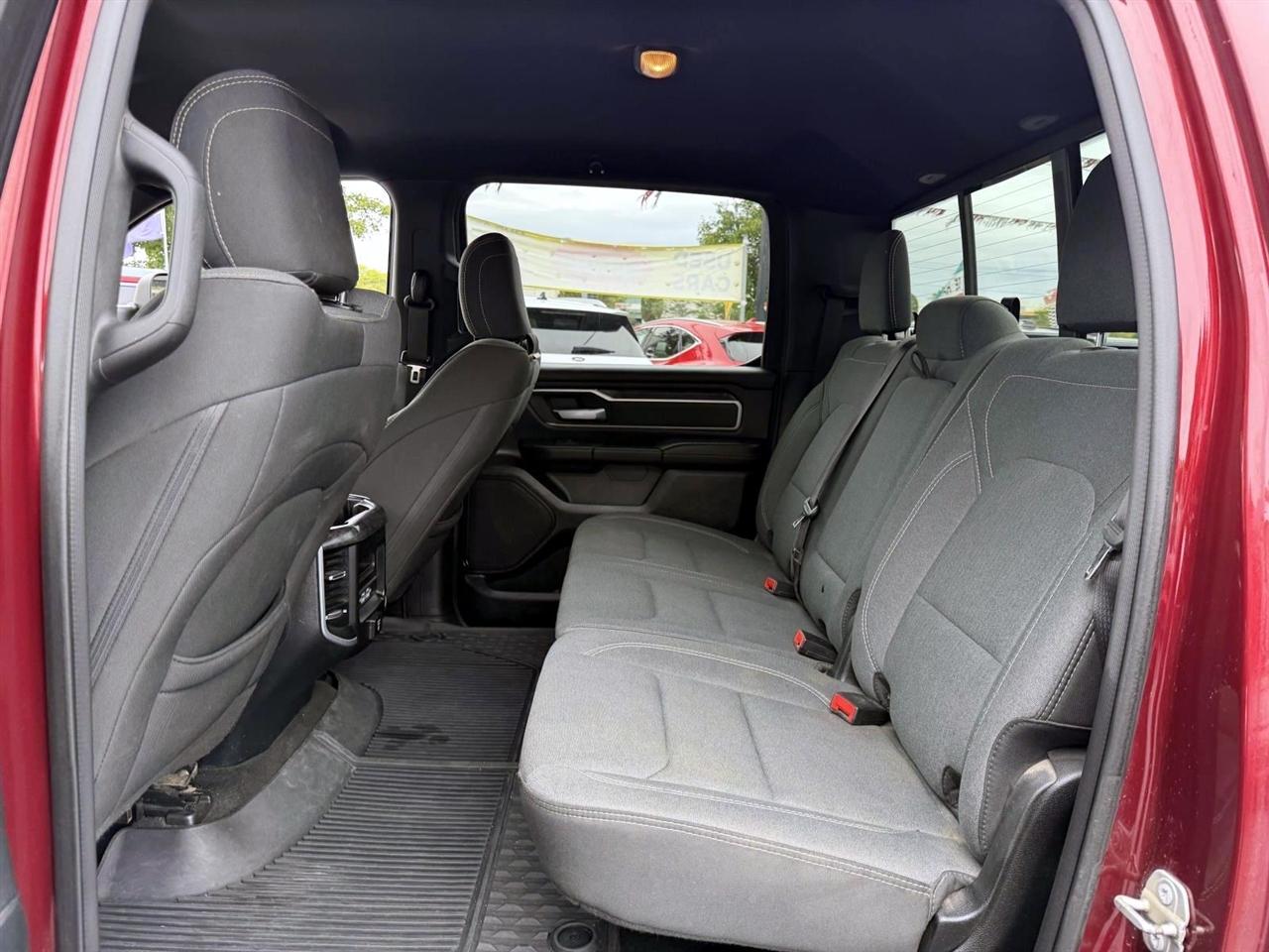 RAM 1500 Big Horn 4x4 Crew Cab 5'7" Box 2021