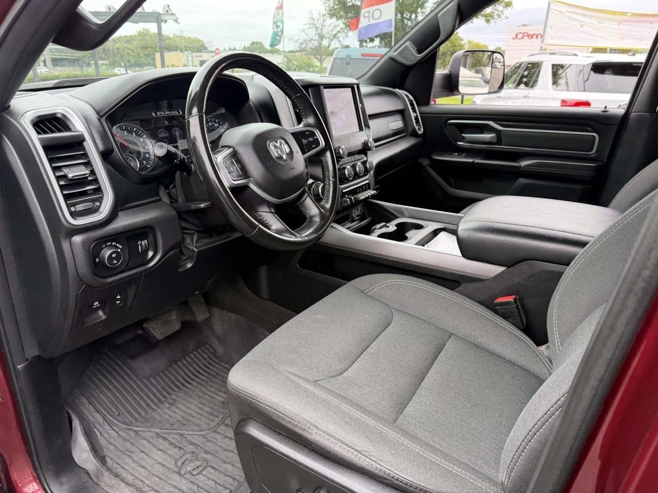 RAM 1500 Big Horn 4x4 Crew Cab 5'7" Box 2021
