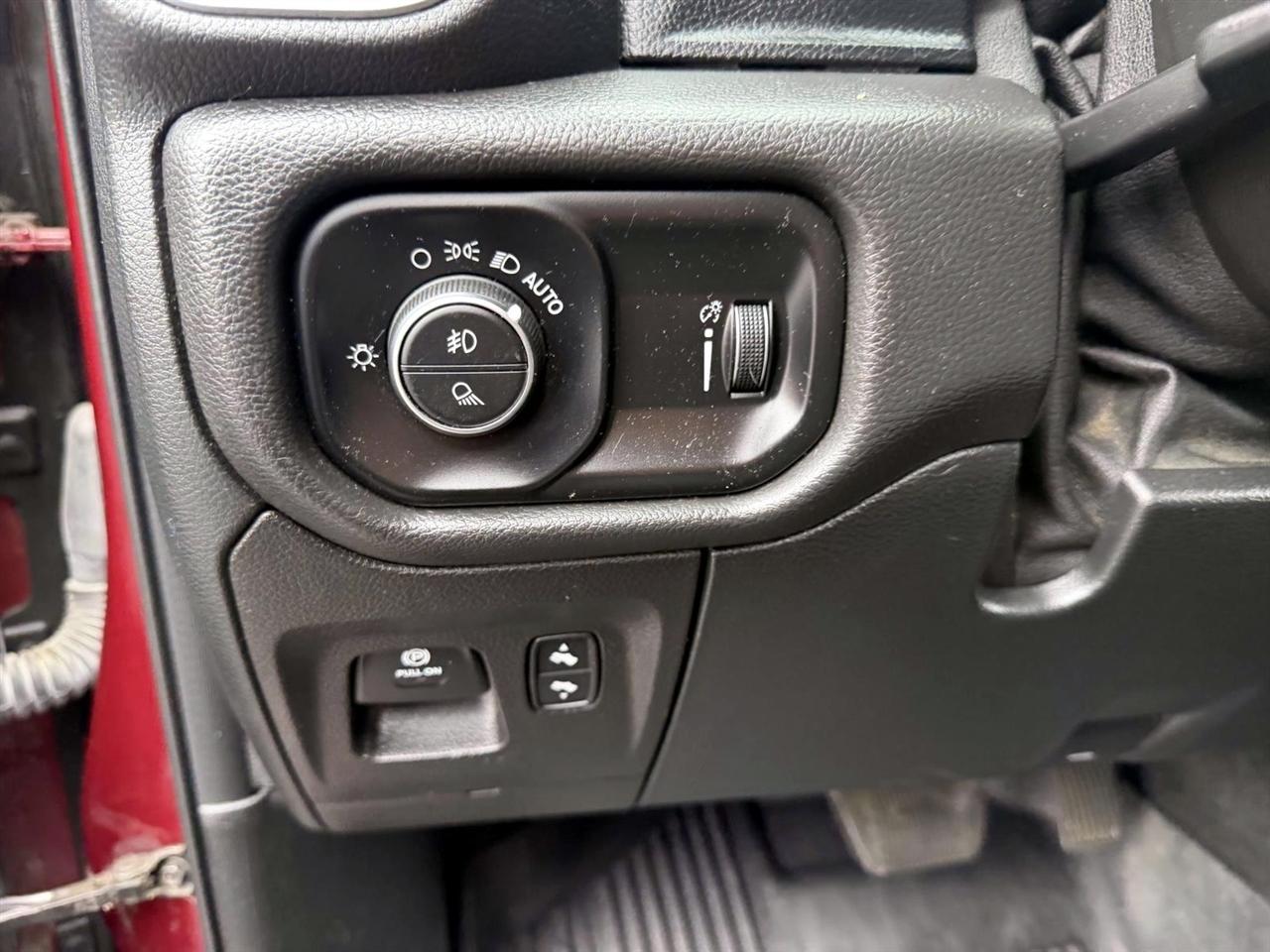 RAM 1500 Big Horn 4x4 Crew Cab 5'7" Box 2021