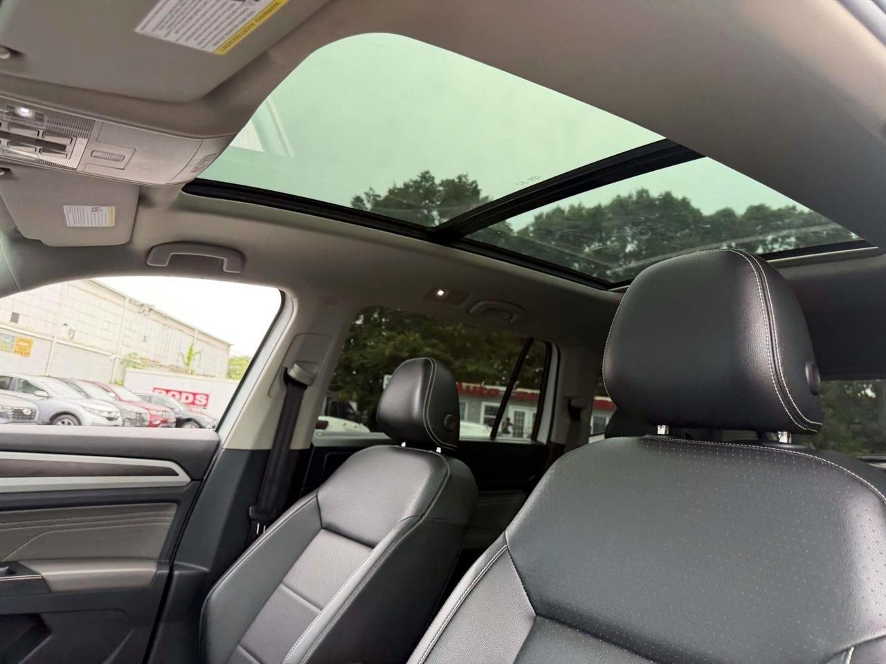Volkswagen Atlas 3.6L V6 SE w/Technology 4MOTION 2023