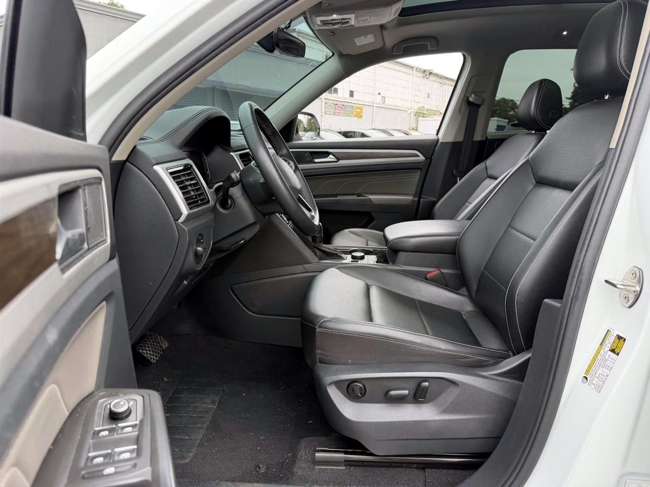 Volkswagen Atlas 3.6L V6 SE w/Technology 4MOTION 2023