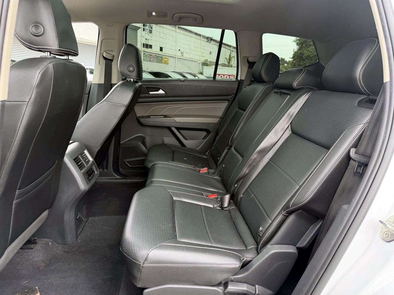 Volkswagen Atlas 3.6L V6 SE w/Technology 4MOTION 2023