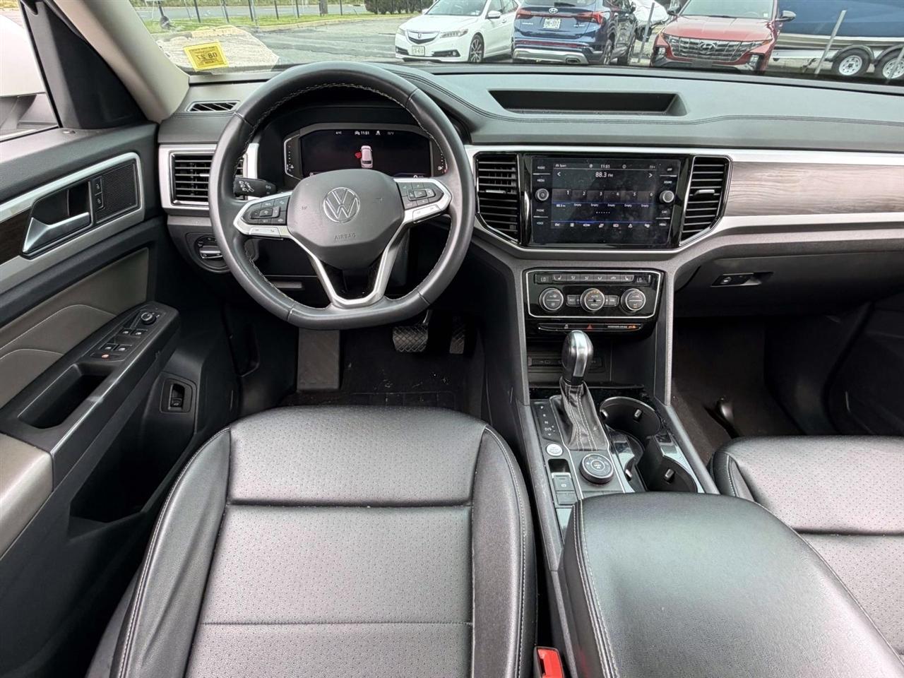 Volkswagen Atlas 3.6L V6 SE w/Technology 4MOTION 2023