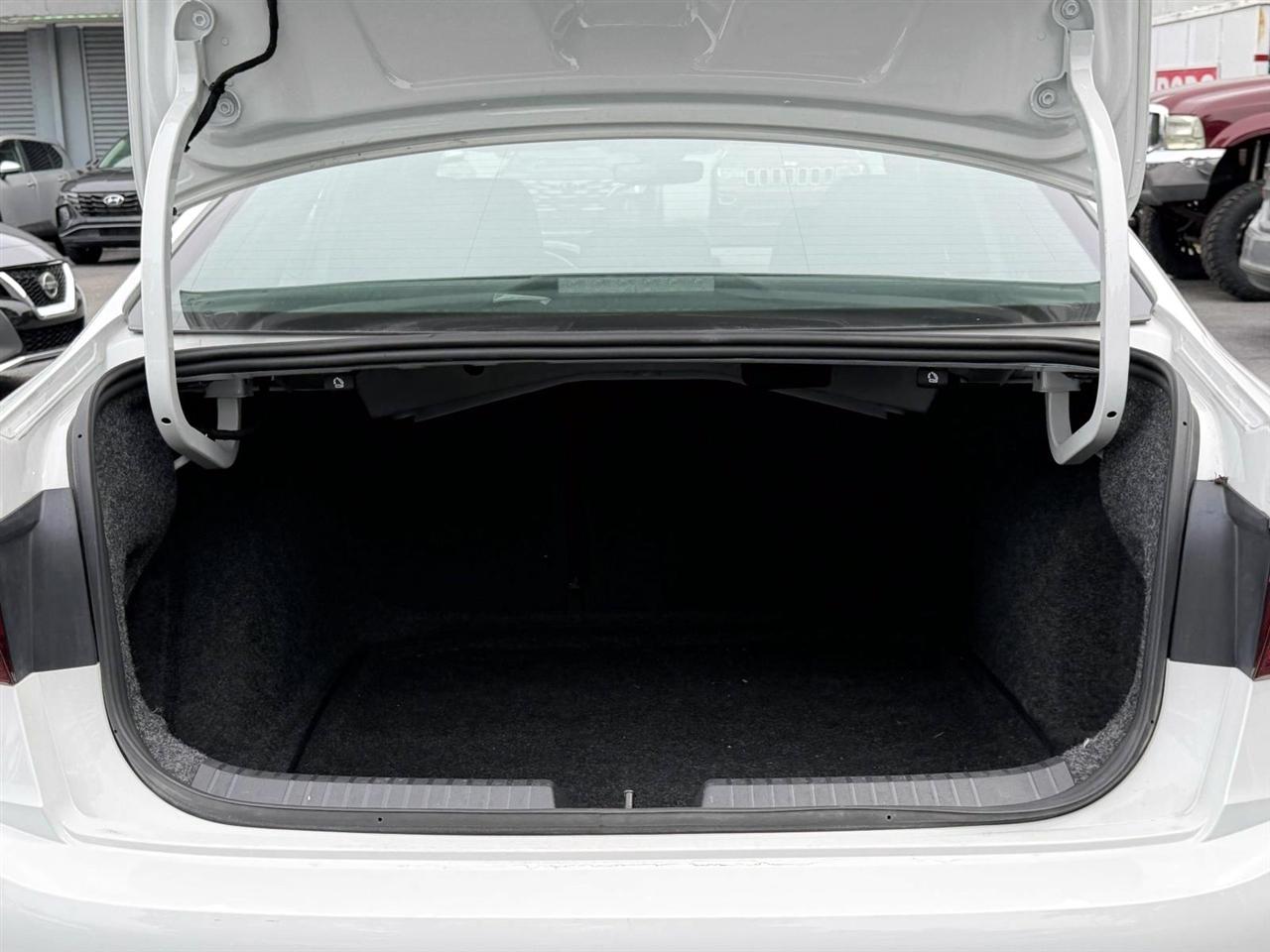 Volkswagen Jetta Sport Auto 2025