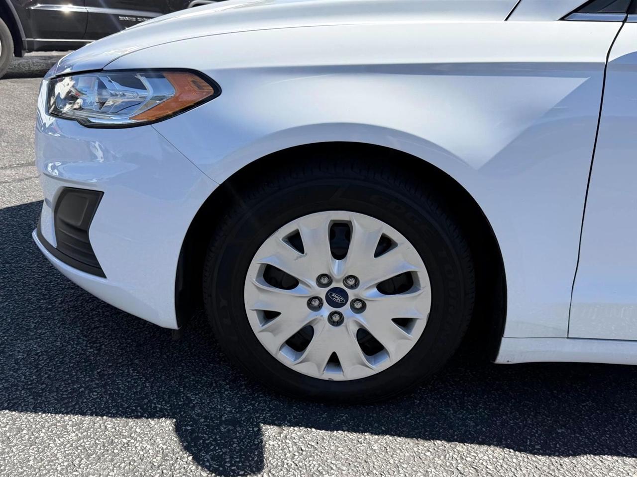 Ford Fusion S FWD 2019
