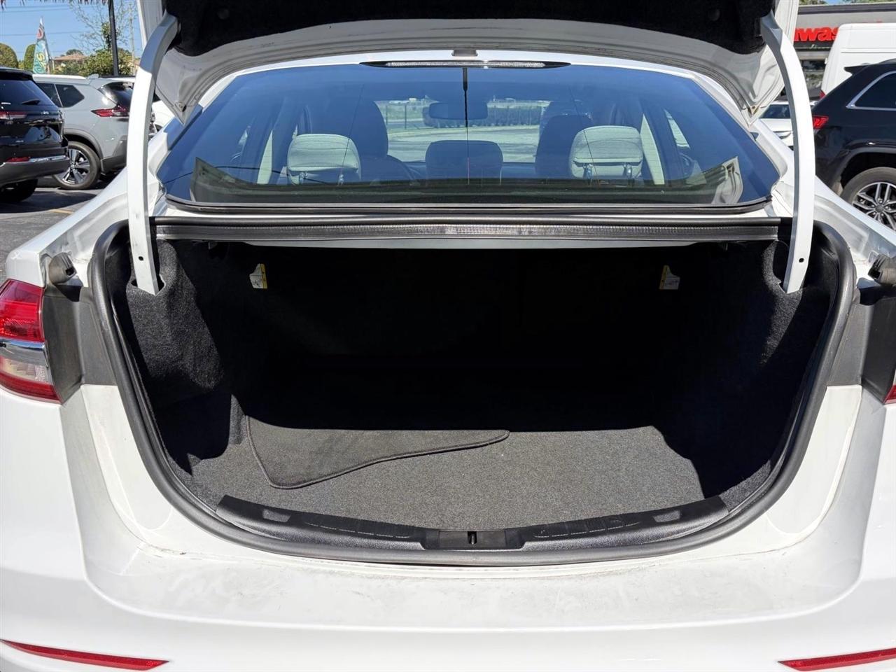 Ford Fusion S FWD 2019