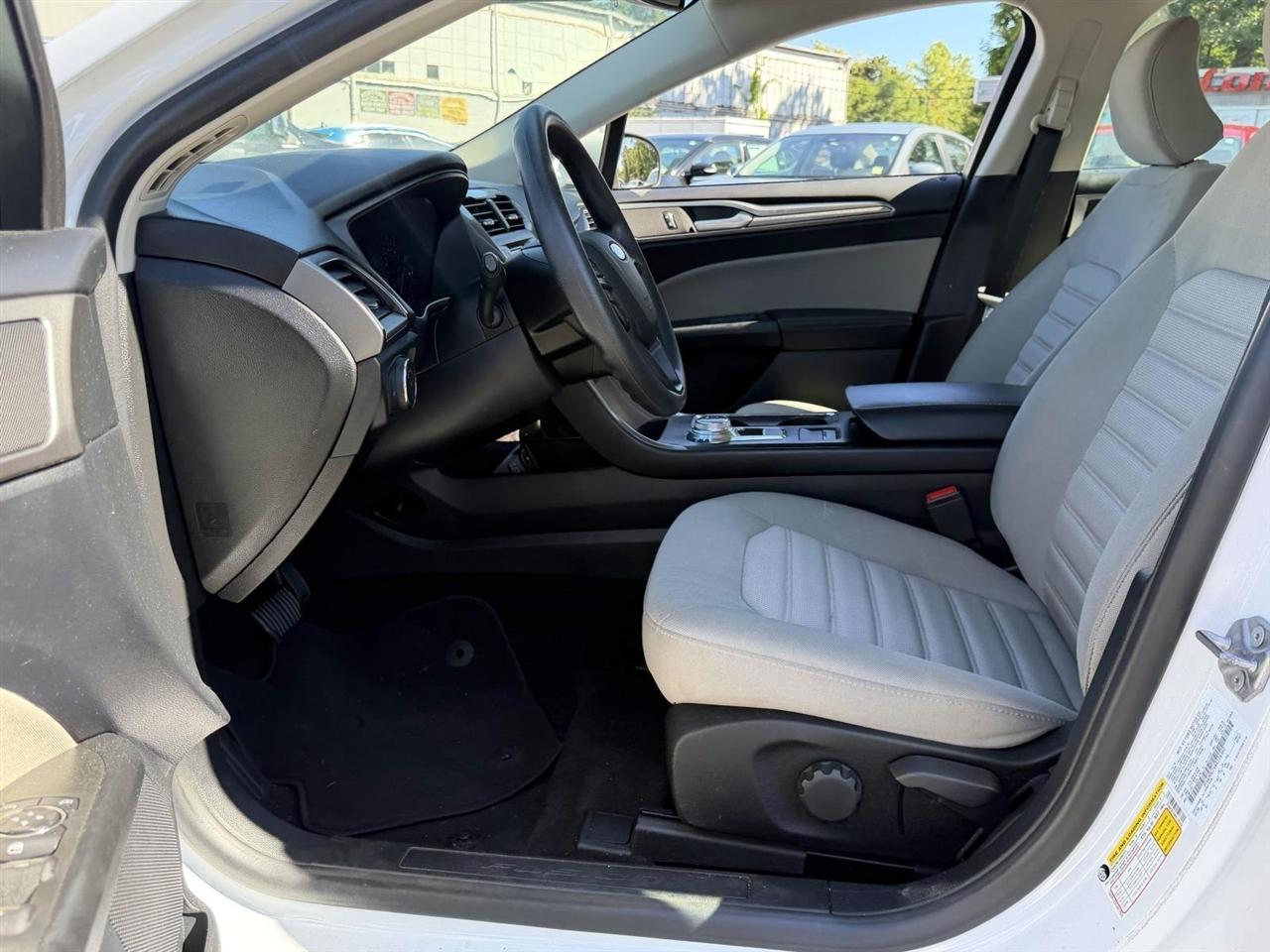 Ford Fusion S FWD 2019