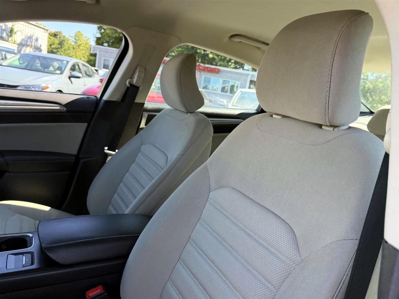 Ford Fusion S FWD 2019