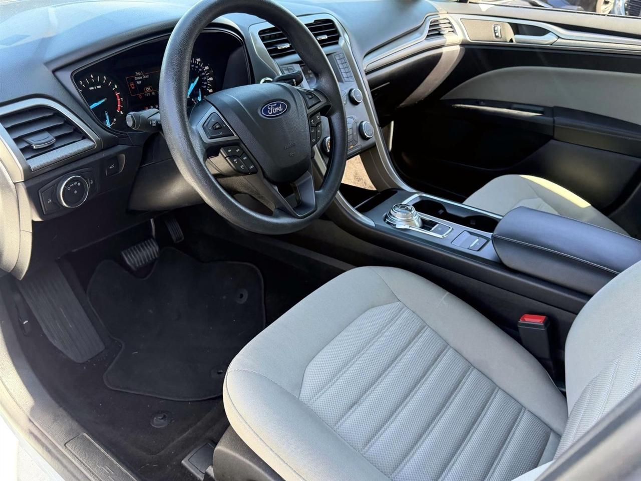 Ford Fusion S FWD 2019