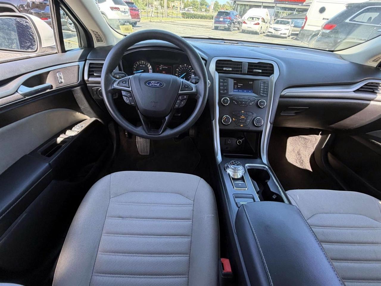 Ford Fusion S FWD 2019