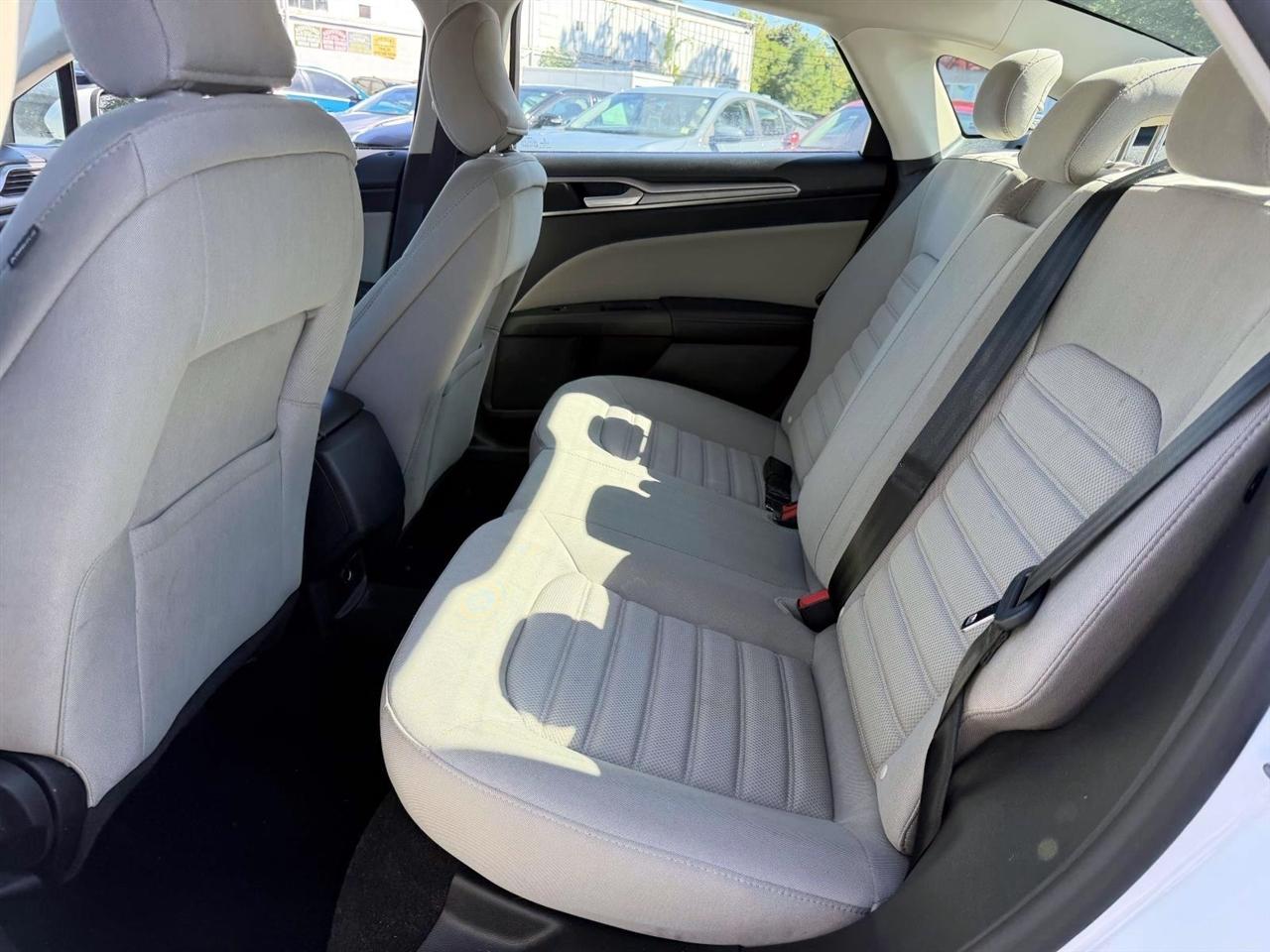 Ford Fusion S FWD 2019