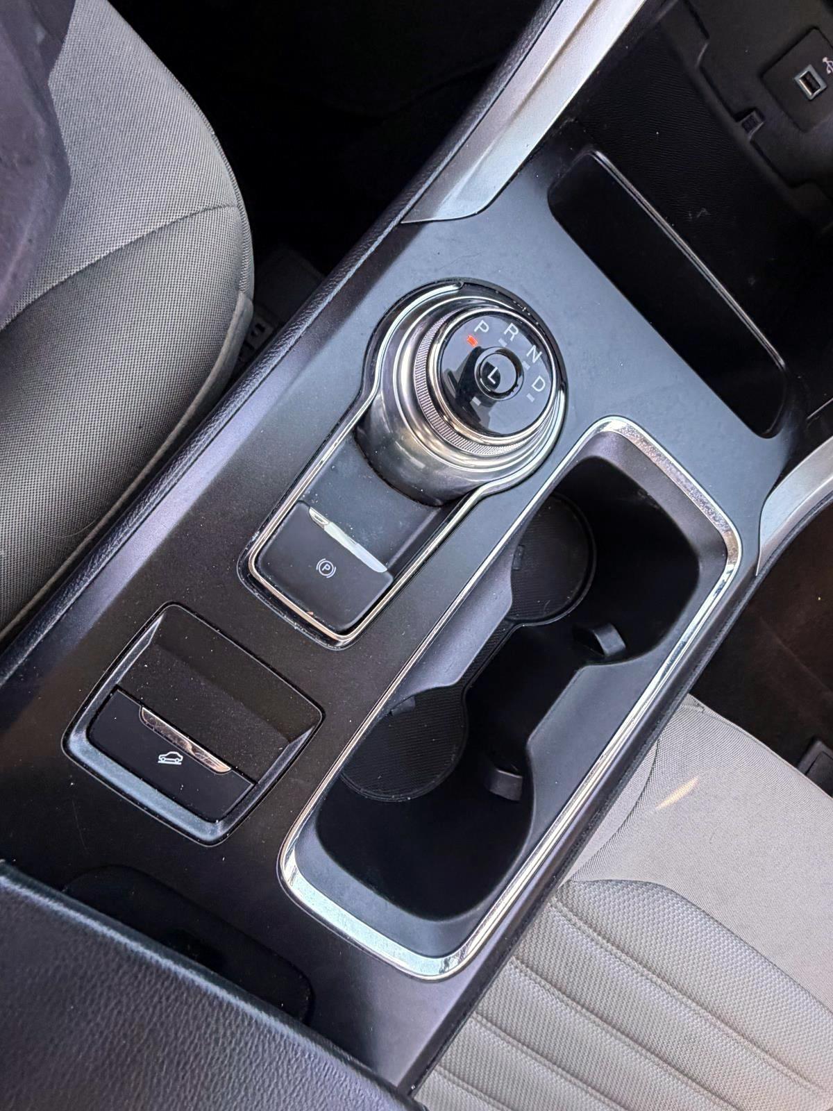 Ford Fusion S FWD 2019